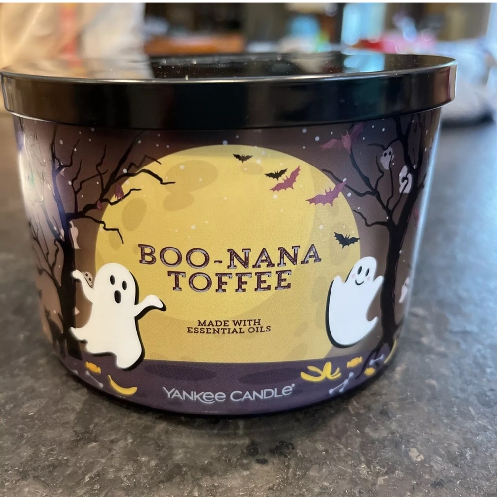 NWT Yankee Candle Halloween Boo-Nana Toffee 3 Wick Candle